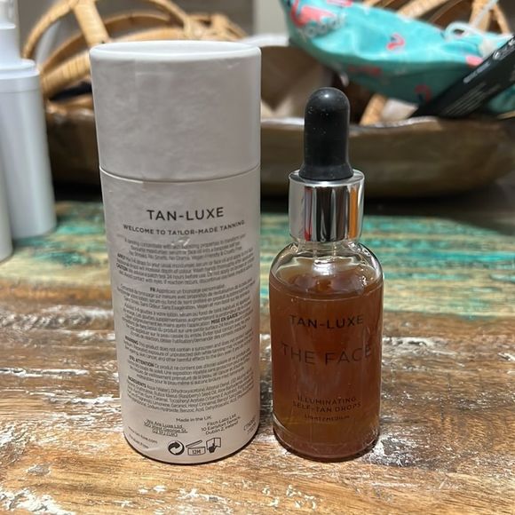 The Face Illuminating Self-Tan Drops
Size 1.0 oz| - Picture 2 of 2